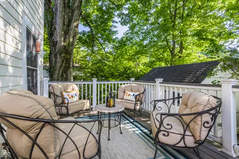 $910,000 | 385 South 6th Street, Zionsville, IN 46077