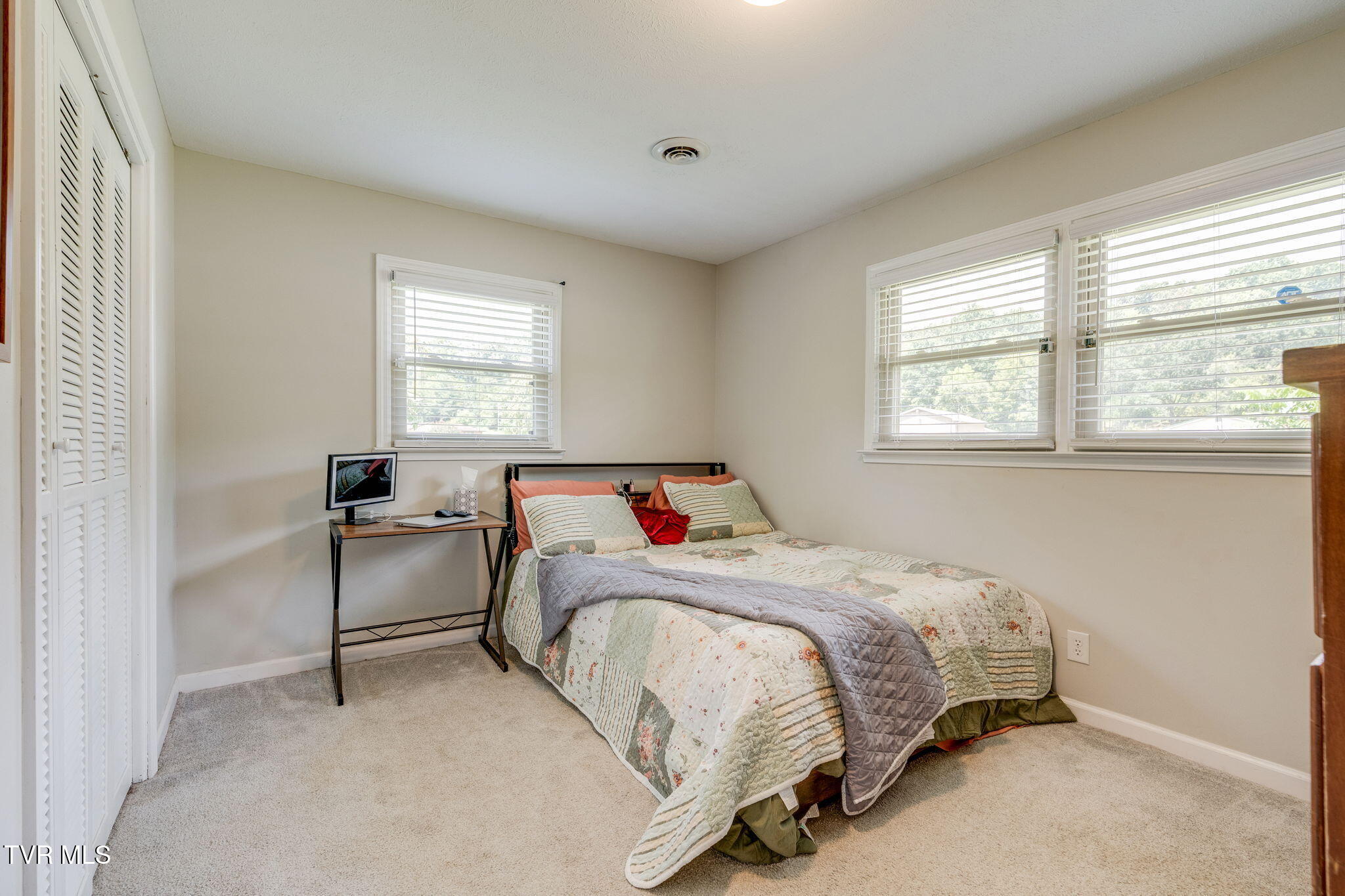 2012 Diana Road Kingsport, TN 37660 - Photo 12 of 32 011