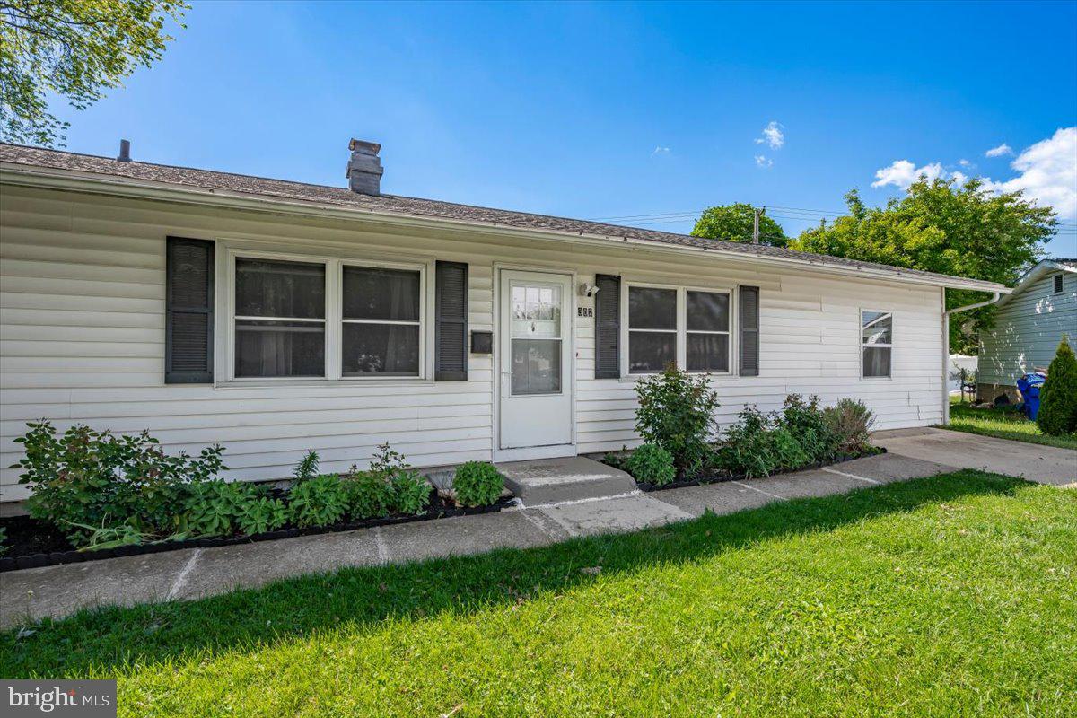 302 Manor Court Frederick, MD 21701 - Photo 2 of 33 Charming home with inviting curb appeal.