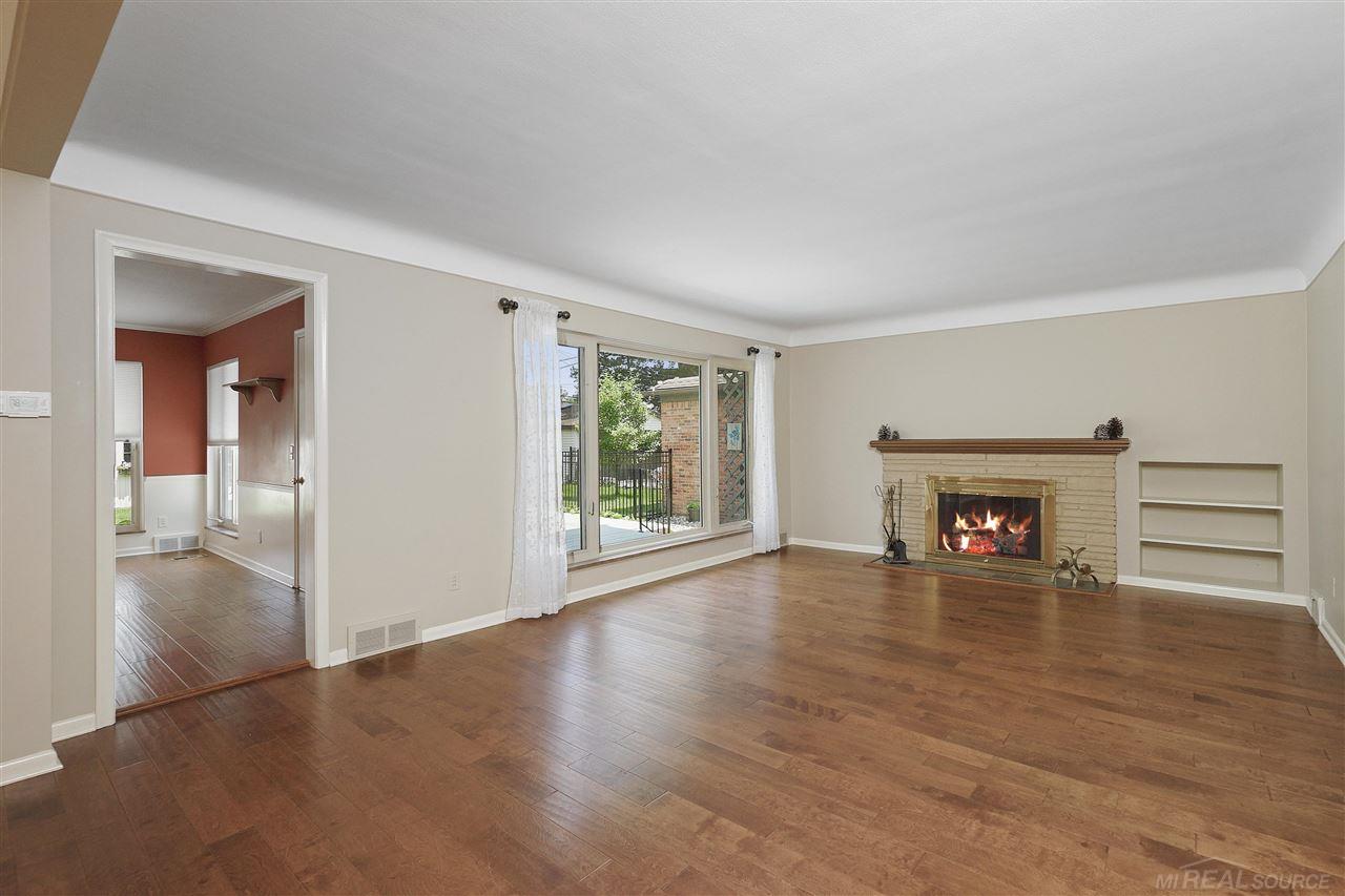 1622 Prestwick Road Grosse Pointe Woods, MI 48236 - Photo 8 of 39