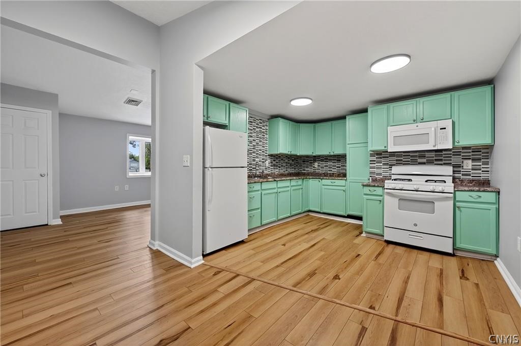 9541 Horseshoe Island Road Clay, NY 13041 - Photo 11 of 19 2nd Kitchen