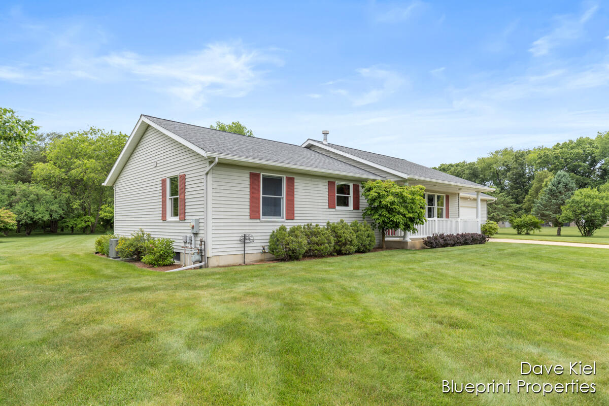 2207 Rozell Drive Middleville, MI 49333 - Photo 20 of 32 IMG_1019