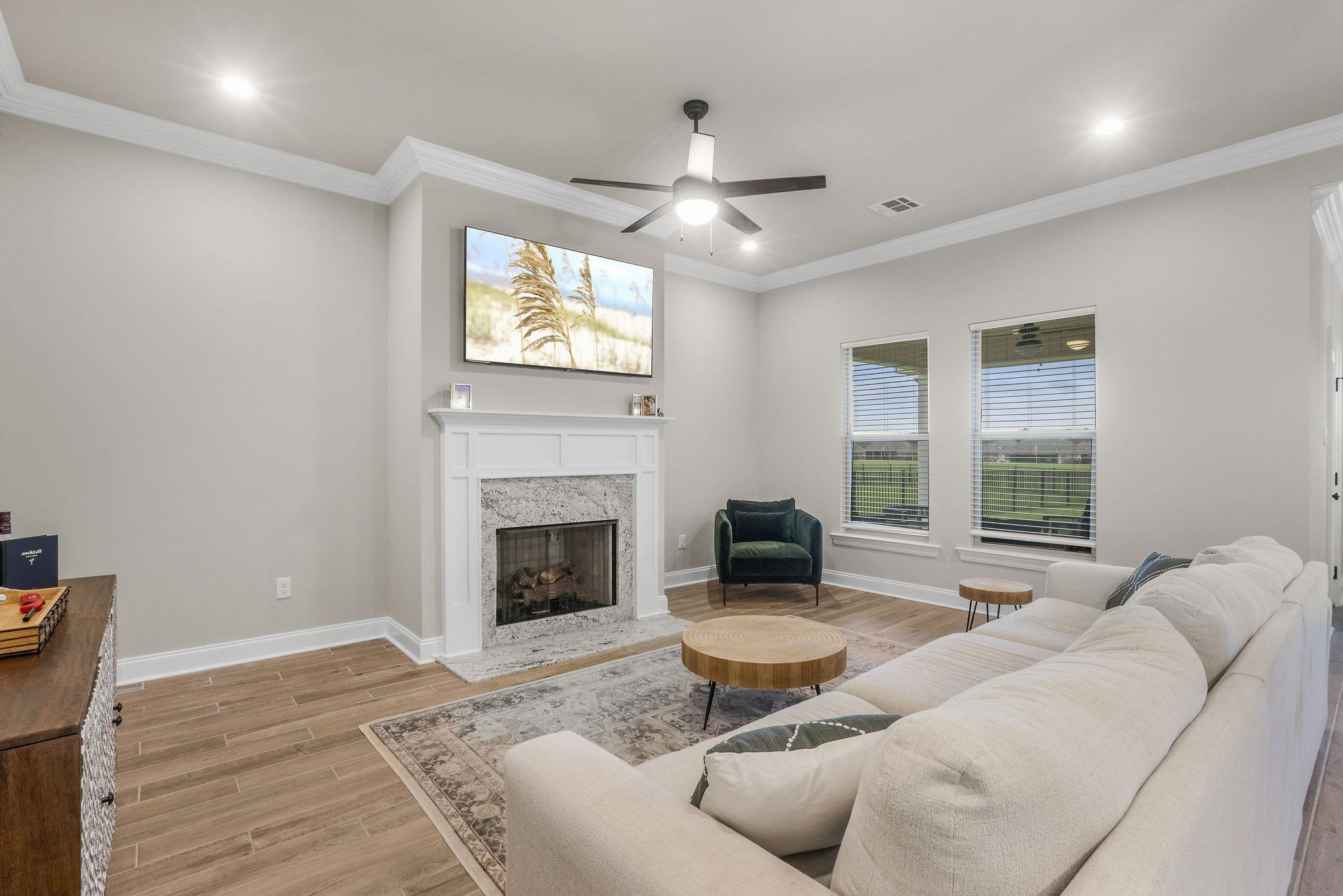 9988 Chipper Lane Foley, AL 36535 - Photo 6 of 26 Living Room