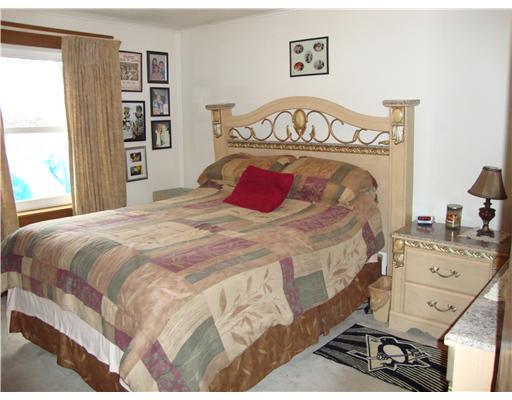 8 Beaver Grade Road McKees Rocks, PA 15136 - Photo 4 of 5 Master Bedroom.