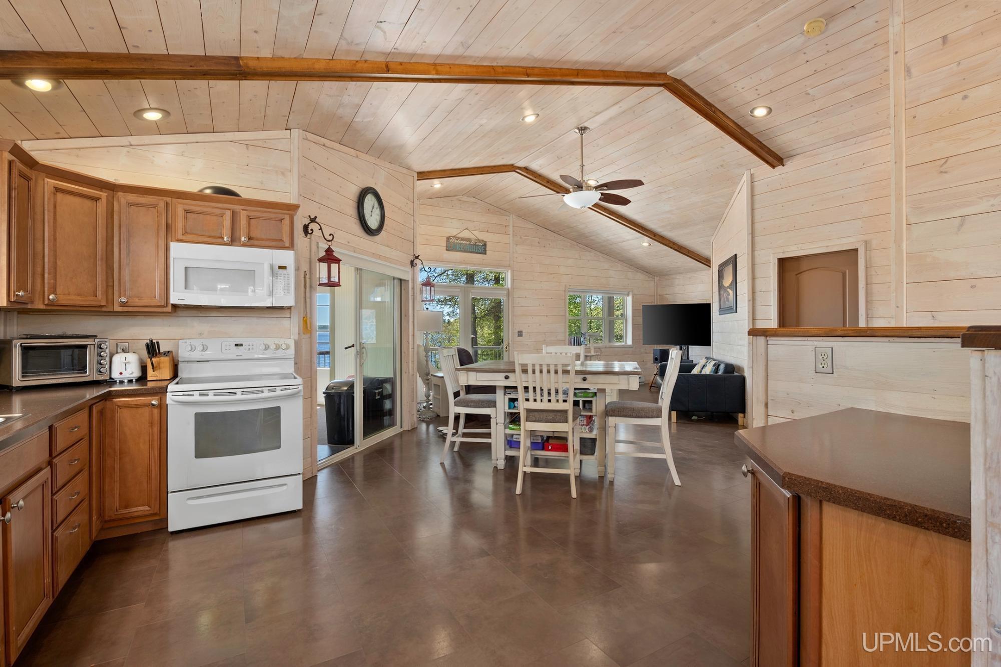 12264 North Randolph Road Watton, MI 49970 - Photo 6 of 38
