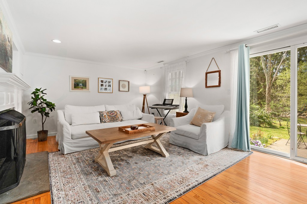 93 Jericho Road, Unit 93 Weston, MA 02493 - Photo 2 of 13