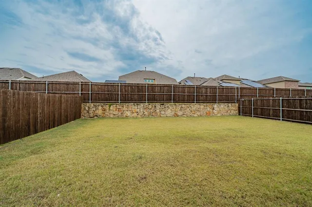 $2,595 | 427 Holt Lane, Fate, TX 75087