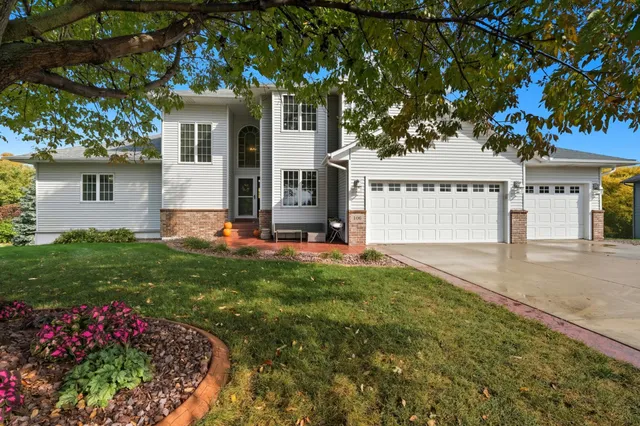 $720,000 | 106 Meadow Wood Court, Jordan, MN 55352