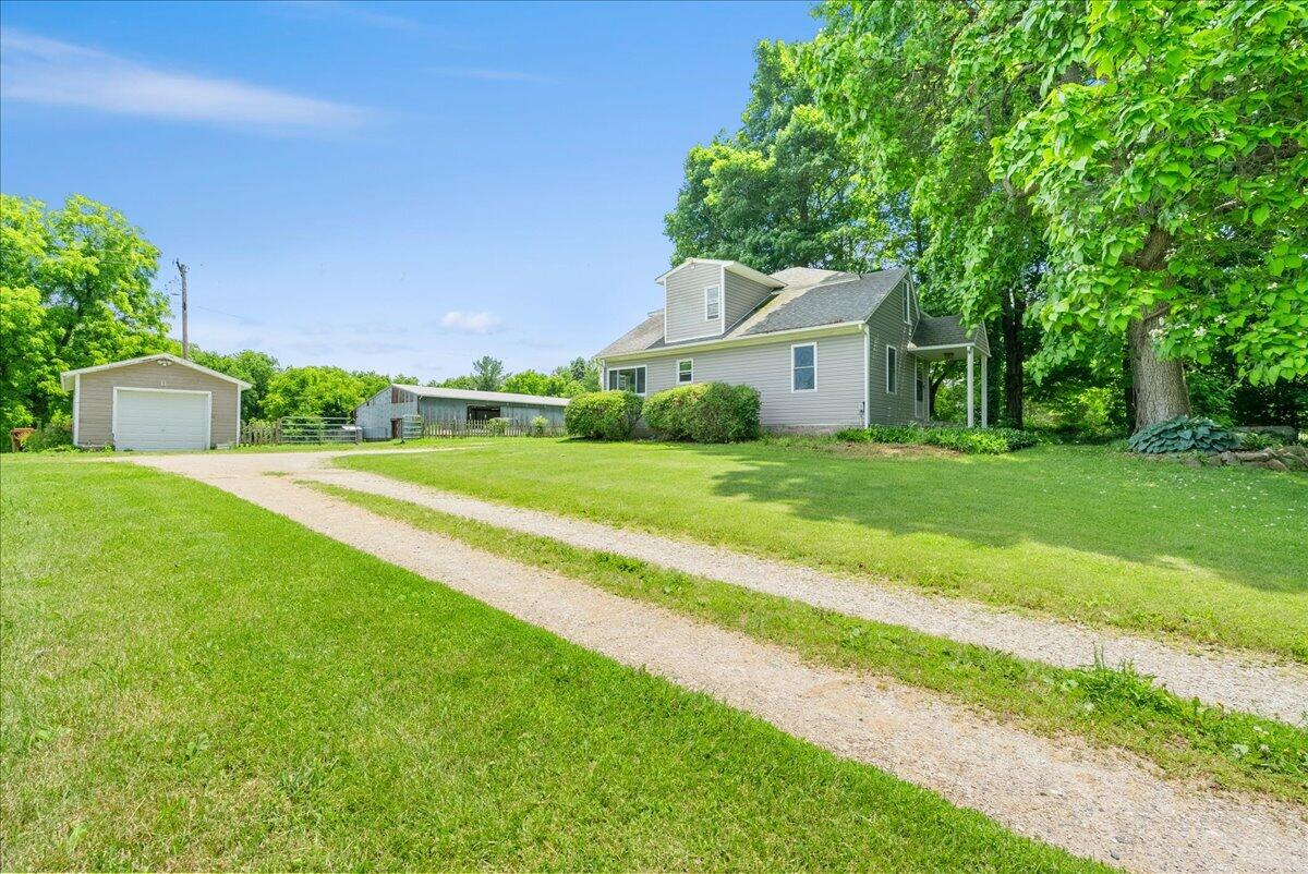 975 South Elliott Road Fowlerville, MI 48836 - Photo 3 of 56