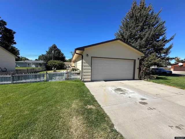$350,000 | 921 East 22nd Avenue, Torrington, WY 82240