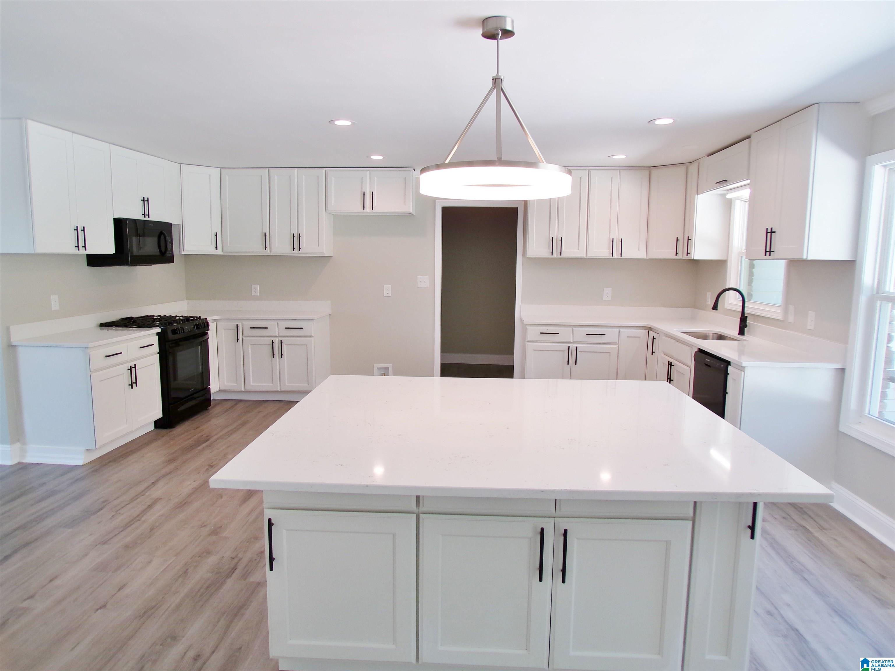 7 Christopher Way Anniston, AL 36207 - Photo 16 of 100