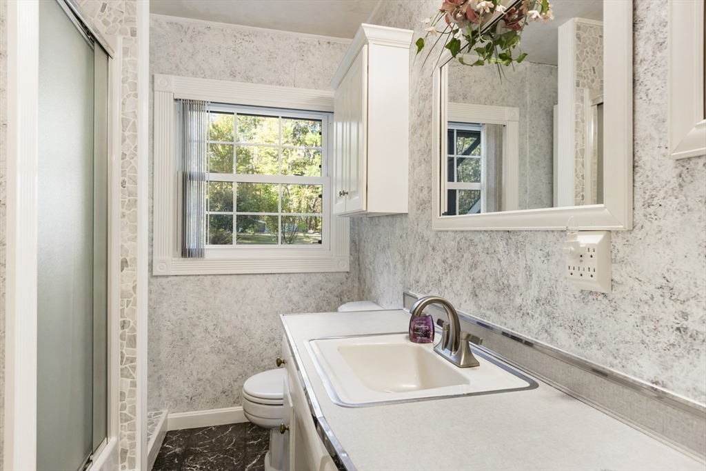 242 Rivulet Street Uxbridge, MA 01569 - Photo 17 of 33 Gallery Image 17