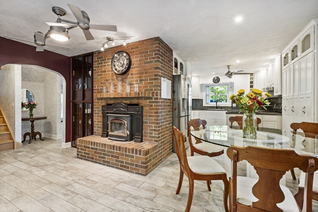 242 Rivulet Street Uxbridge, MA 01569 - Photo 8 of 33 Gallery Image 8