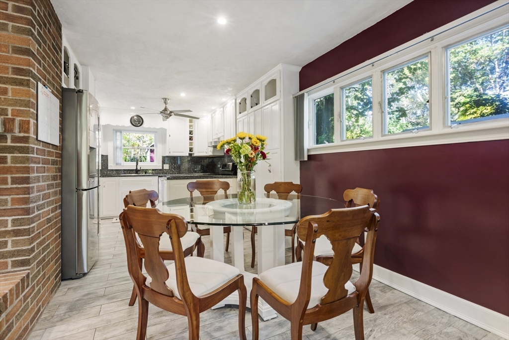 242 Rivulet Street Uxbridge, MA 01569 - Photo 9 of 33 Gallery Image 9