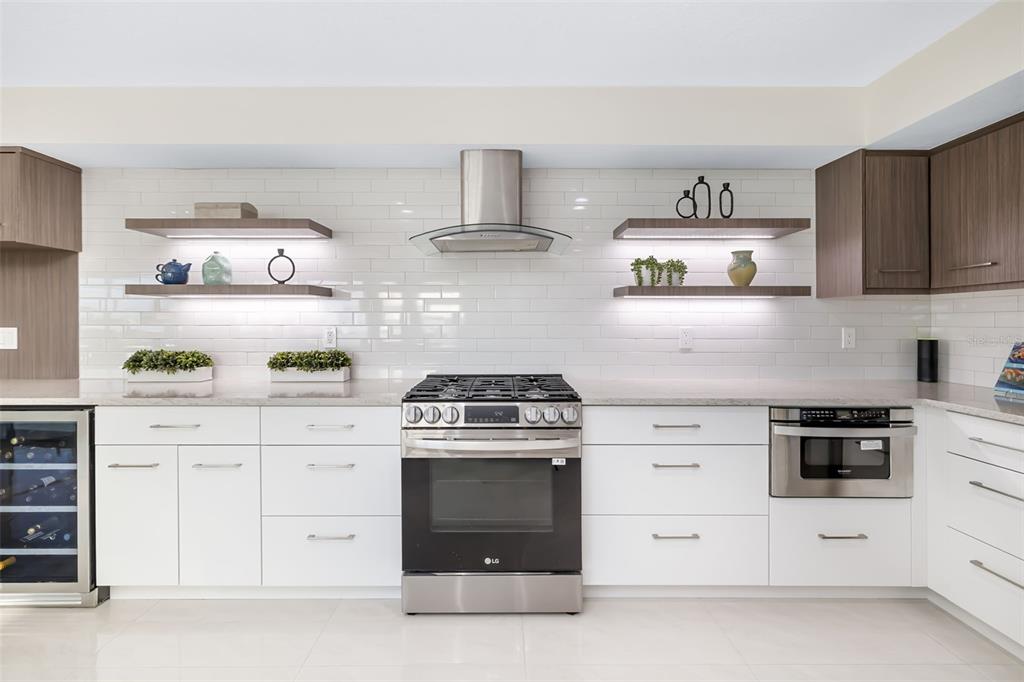 480 Cleveland Drive Sarasota, FL 34236 - Photo 16 of 95