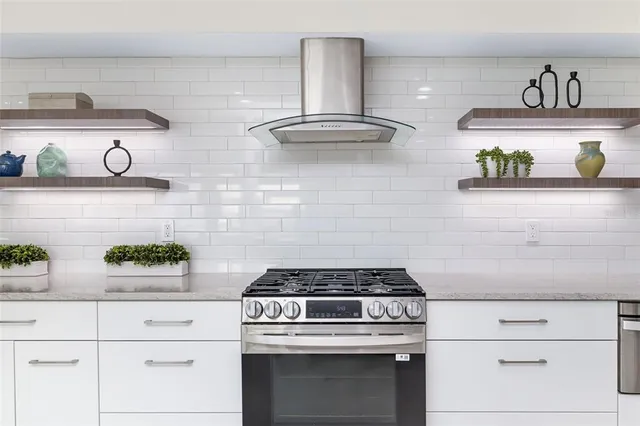 $5,200,000 | 480 Cleveland Drive, Sarasota, FL 34236