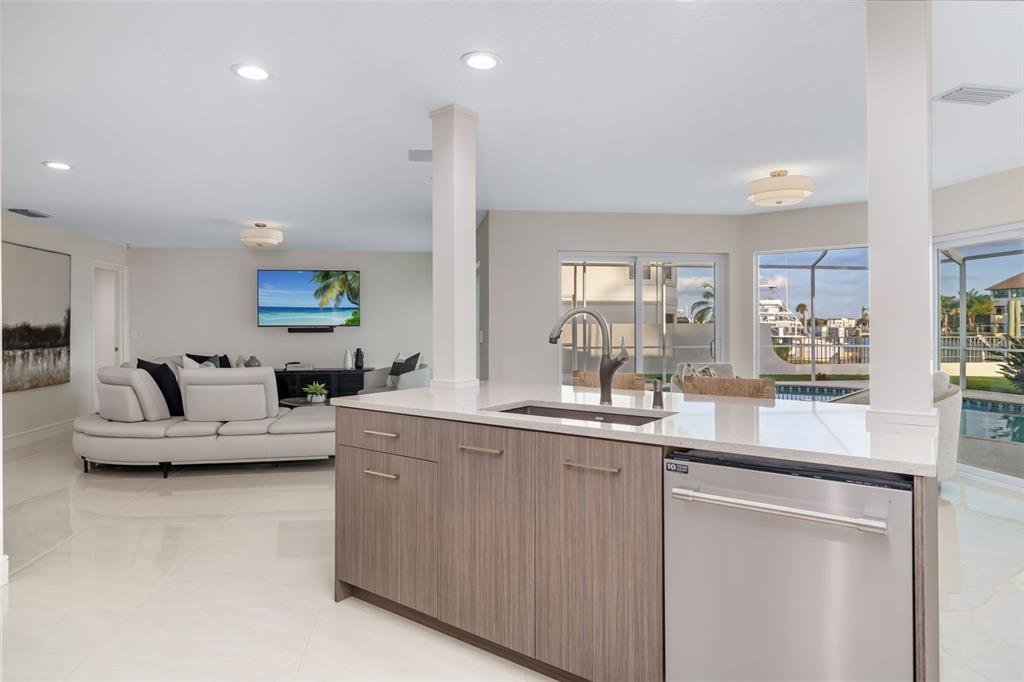 480 Cleveland Drive Sarasota, FL 34236 - Photo 18 of 95