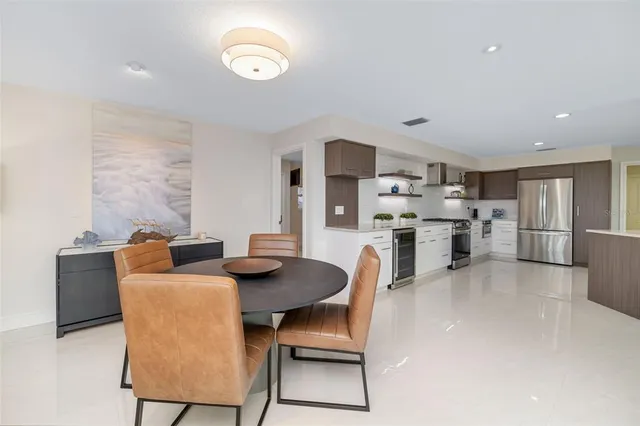 $5,200,000 | 480 Cleveland Drive, Sarasota, FL 34236