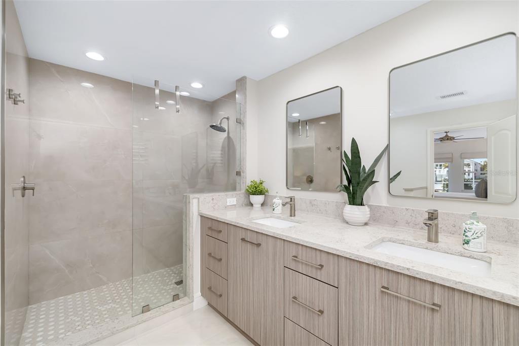 480 Cleveland Drive Sarasota, FL 34236 - Photo 35 of 95