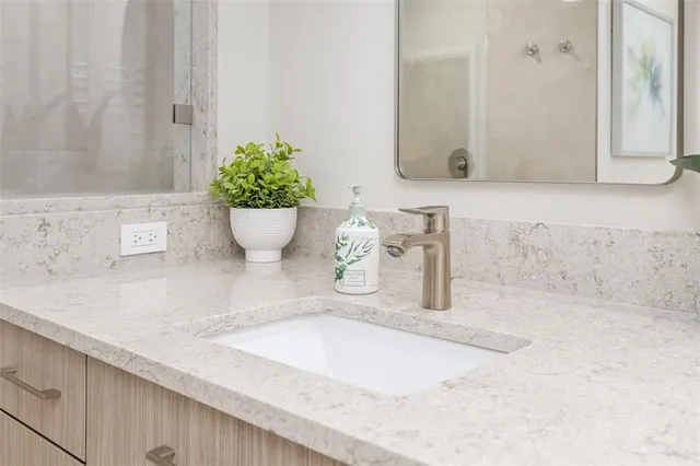 $5,200,000 | 480 Cleveland Drive, Sarasota, FL 34236