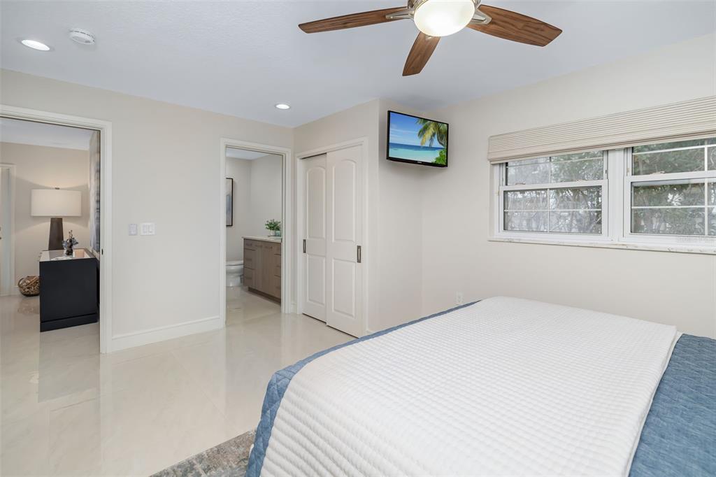 480 Cleveland Drive Sarasota, FL 34236 - Photo 39 of 95