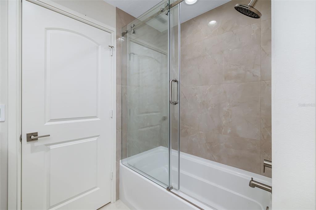 480 Cleveland Drive Sarasota, FL 34236 - Photo 42 of 95 a bathroom with a bathtub