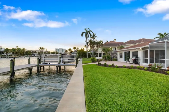 $5,200,000 | 480 Cleveland Drive, Sarasota, FL 34236