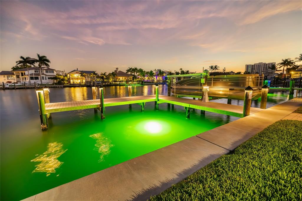 480 Cleveland Drive Sarasota, FL 34236 - Photo 8 of 95