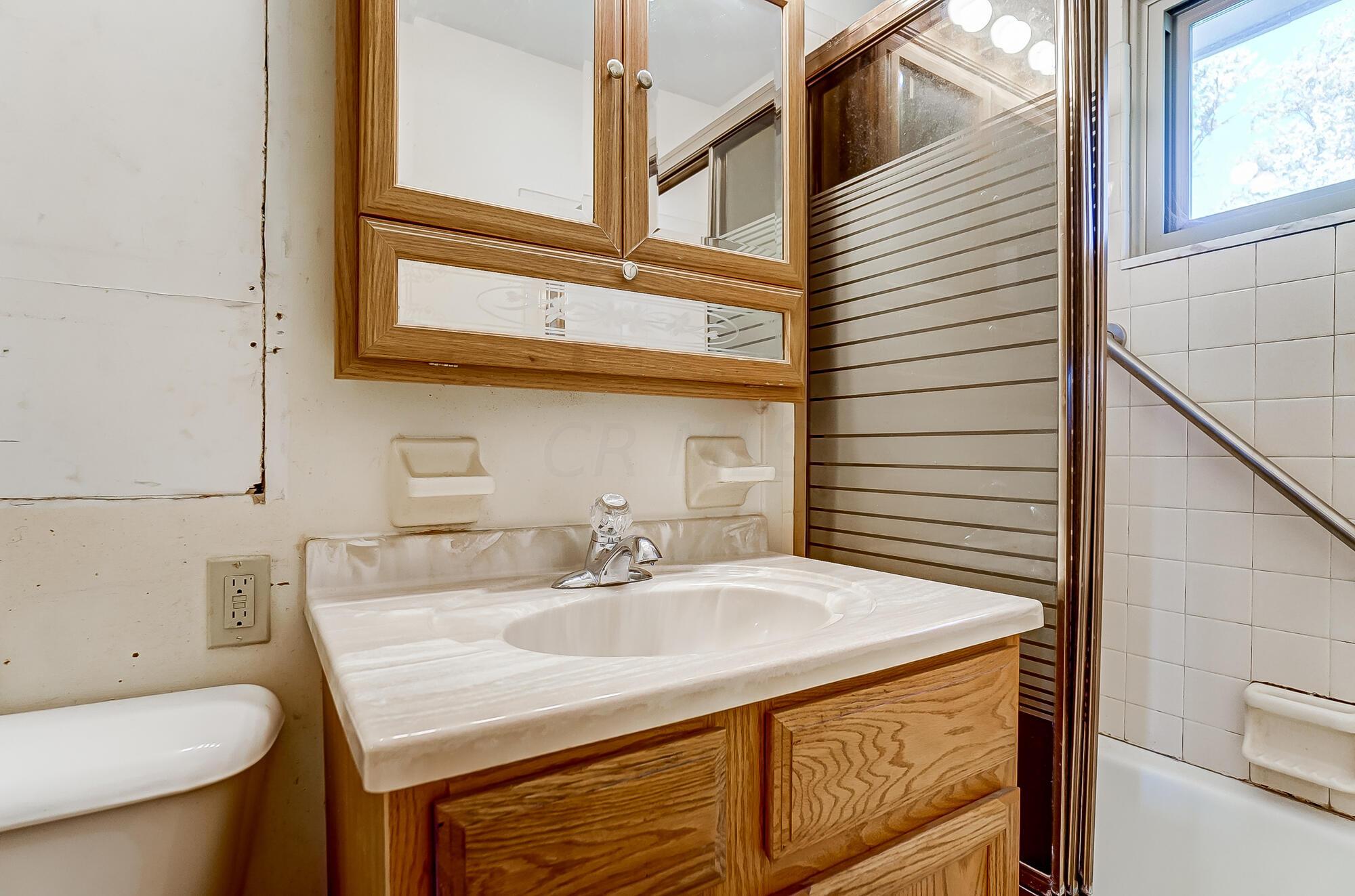 2094 Ward Road Columbus, OH 43224 - Photo 19 of 35 020