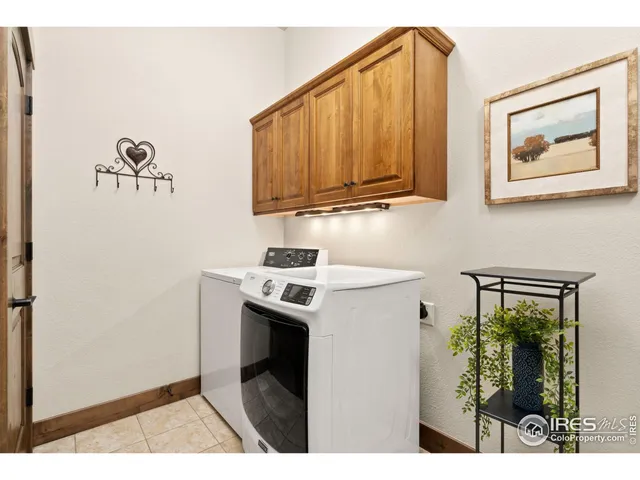 a view of hallway with washer and dryer