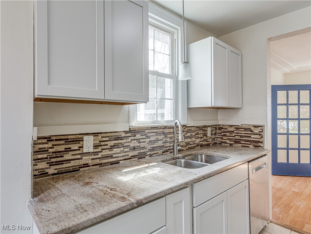 1085 Woodview Road Cleveland, OH 44121 - Photo 9 of 30