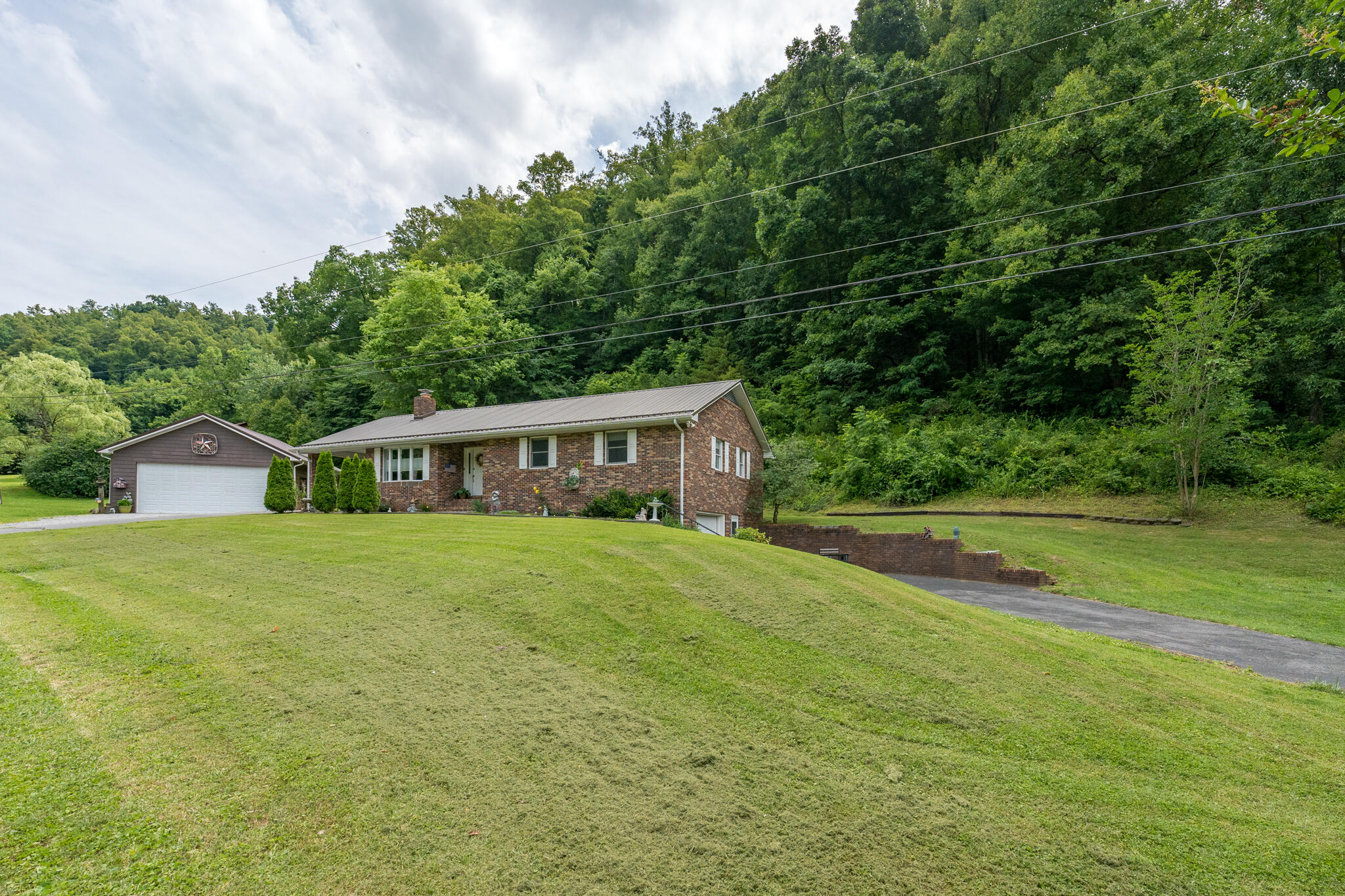 116 Barnett Hollow Road Erwin, TN 37650 - Photo 4 of 57 116 Barnett Hollow Rd (4 of 57)