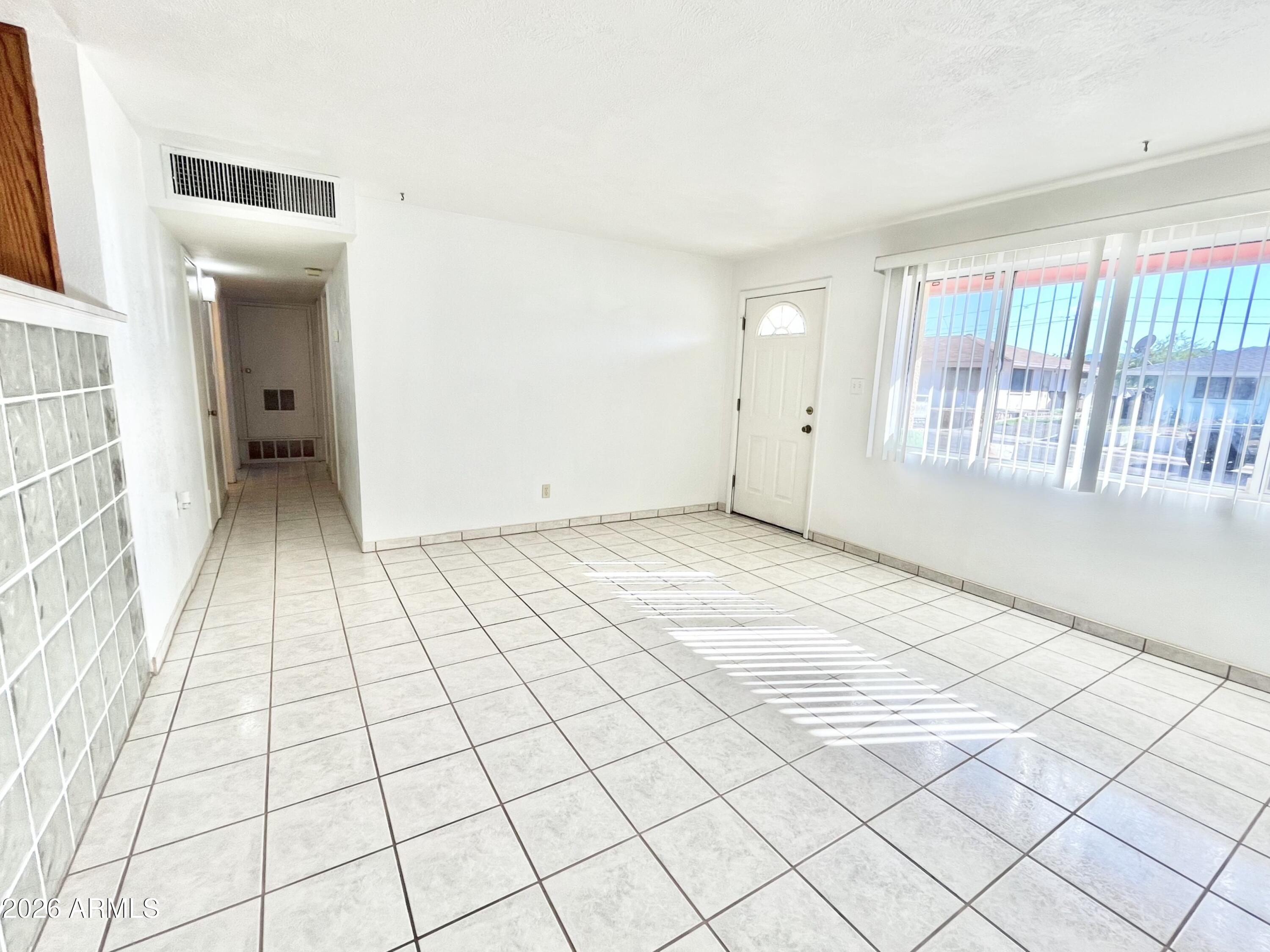 342 Danbury Road Kearny, AZ 85137 - Photo 5 of 37 Living Room