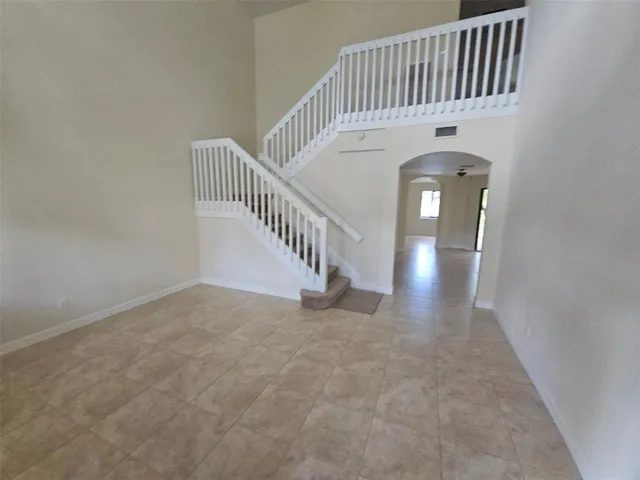 $3,000 | 6185 Laurel Lane, Unit B, Tamarac, FL 33319