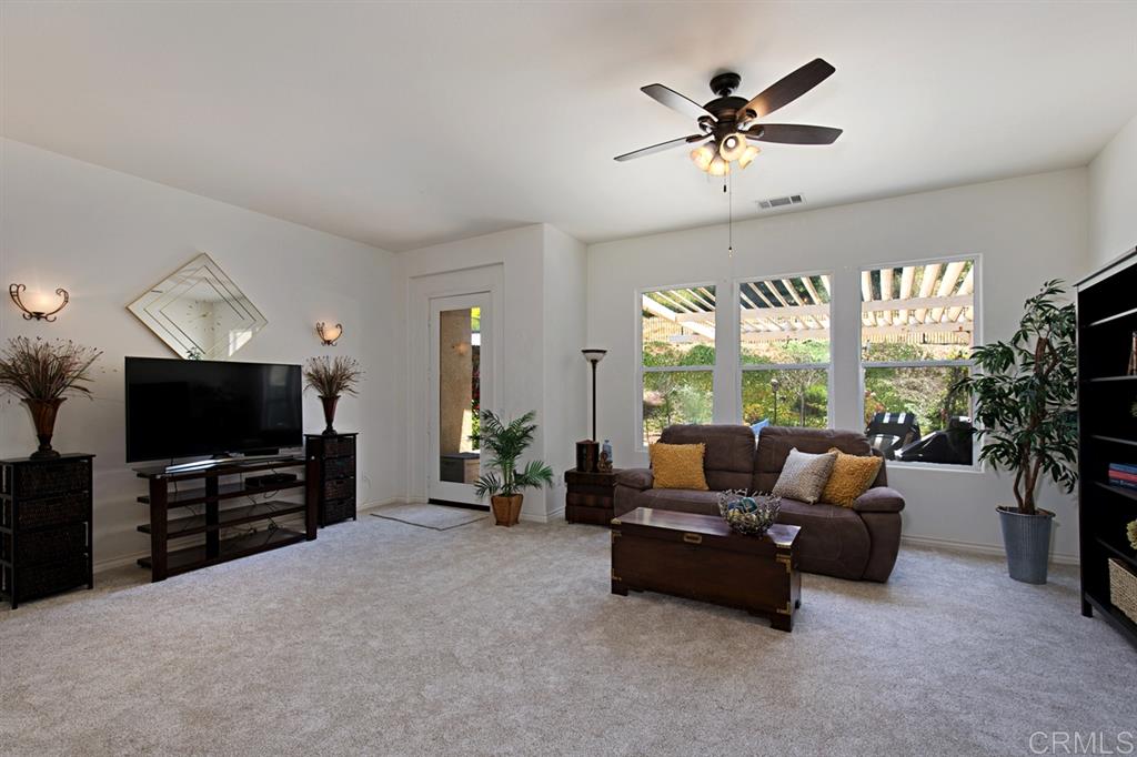 1249 Shadowcrest Lane Fallbrook, CA 92028 - Photo 6 of 25