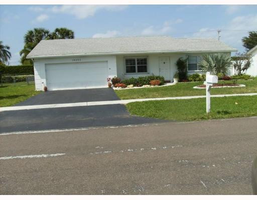 19295 Carolina Circle Boca Raton, FL 33434 - Photo 1 of 2 Exterior Front