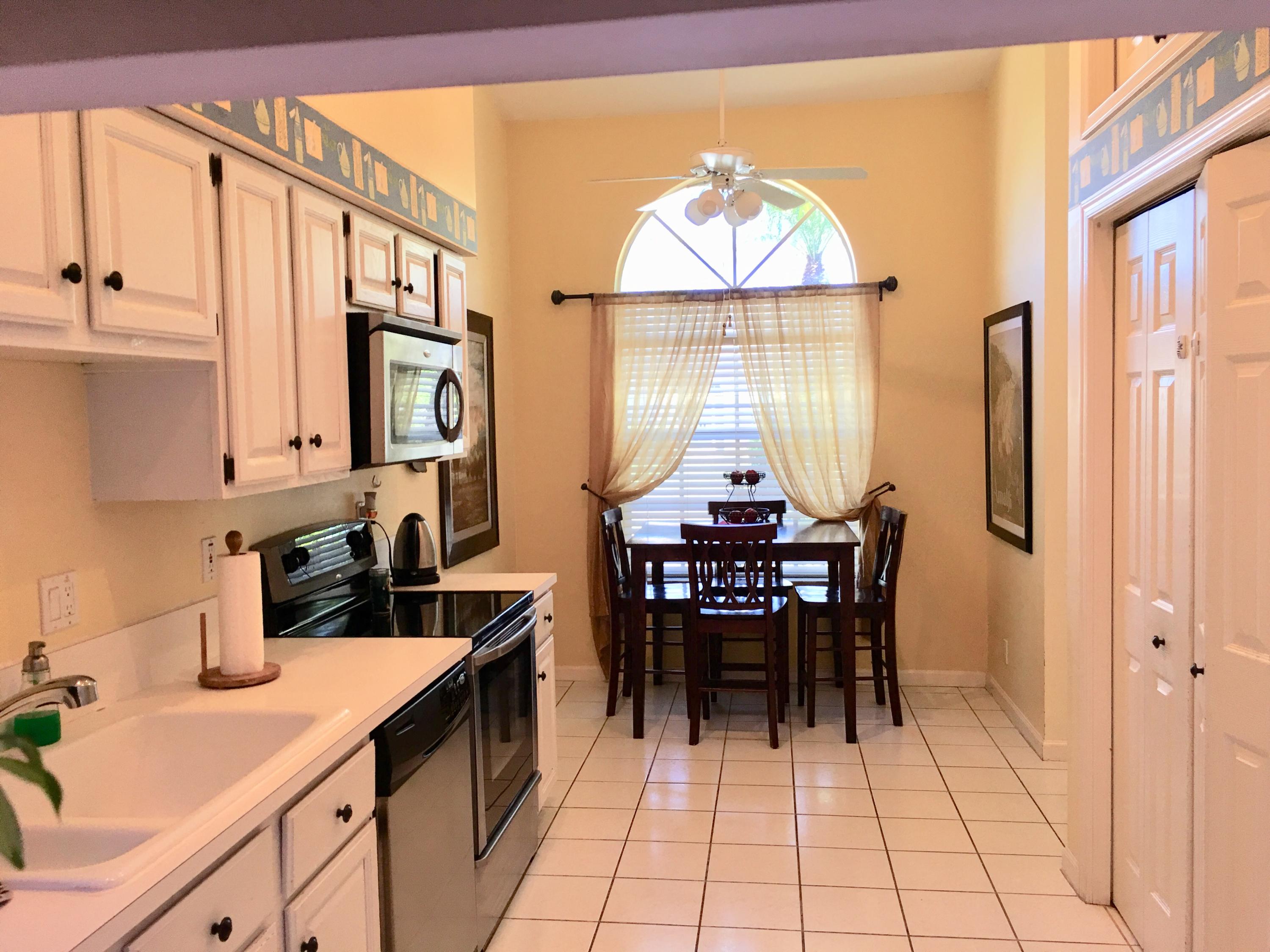 1145 Aviary Road Wellington, FL 33414 - Photo 4 of 20 102E00A6-752E-4B83-A3A5-57540AC5F703