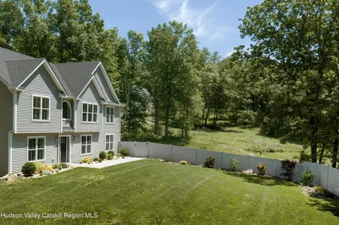 $825,000 | 25 Maple Hill Ridge, Red Hook, NY 12571