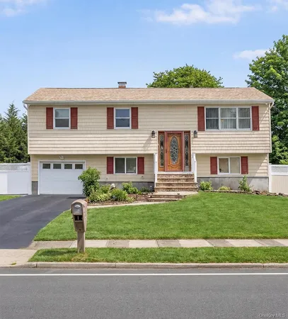 $749,999 | 1682 Church Street, Holbrook, NY 11741