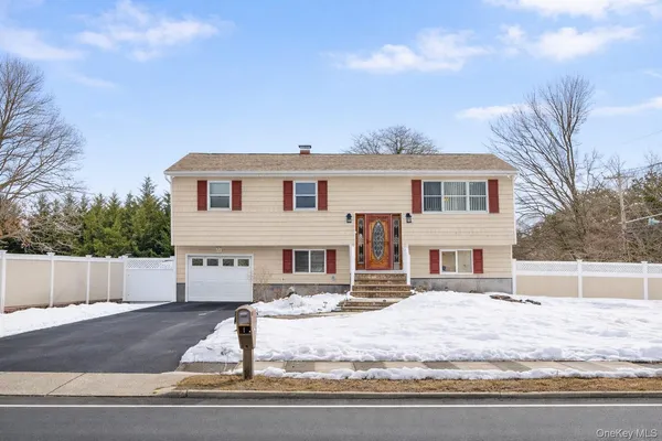 $749,999 | 1682 Church Street, Holbrook, NY 11741