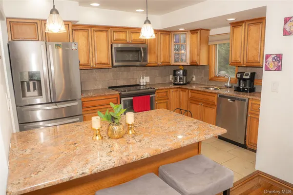 $749,999 | 1682 Church Street, Holbrook, NY 11741