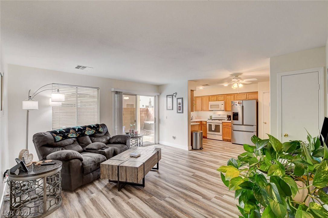 705 Spotted Eagle Street Henderson, NV 89015 - Photo 5 of 44