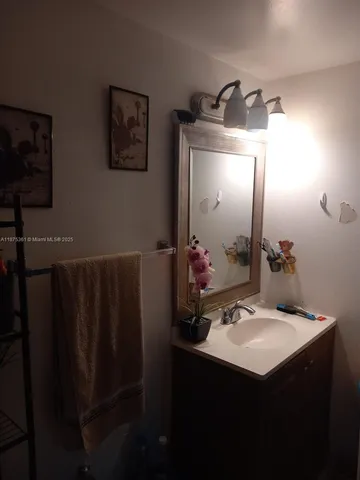 $195,000 | Verabella Falls Condominiums, Miami, FL 33193