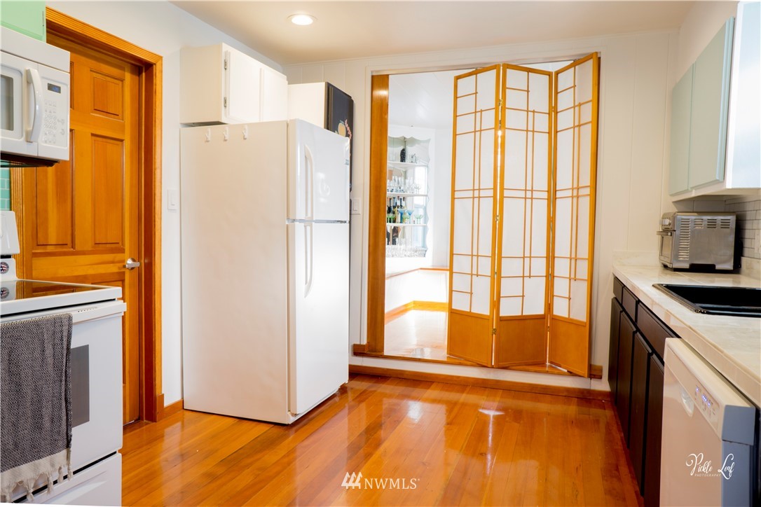 1614 Wheaton Way Bremerton, WA 98310 - Photo 3 of 12 Gallery Image 3