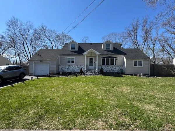 $799,999 | 12 Bruce Lane, Kings Park, NY 11754