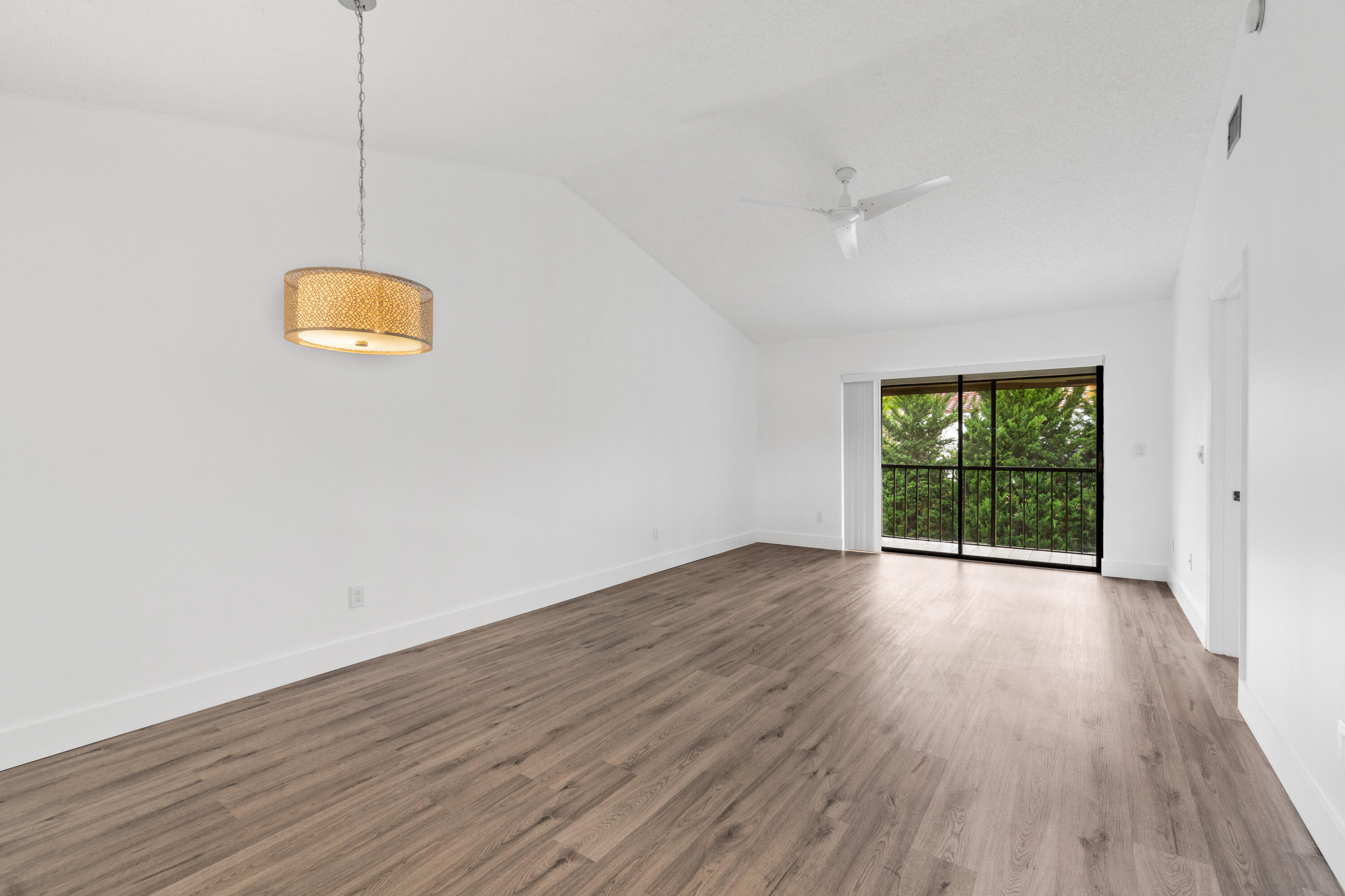 5151 West Club Circle, Unit 206 Boca Raton, FL 33487 - Photo 8 of 22 009-5151WestClubCircle-BocaRaton-FL-3348