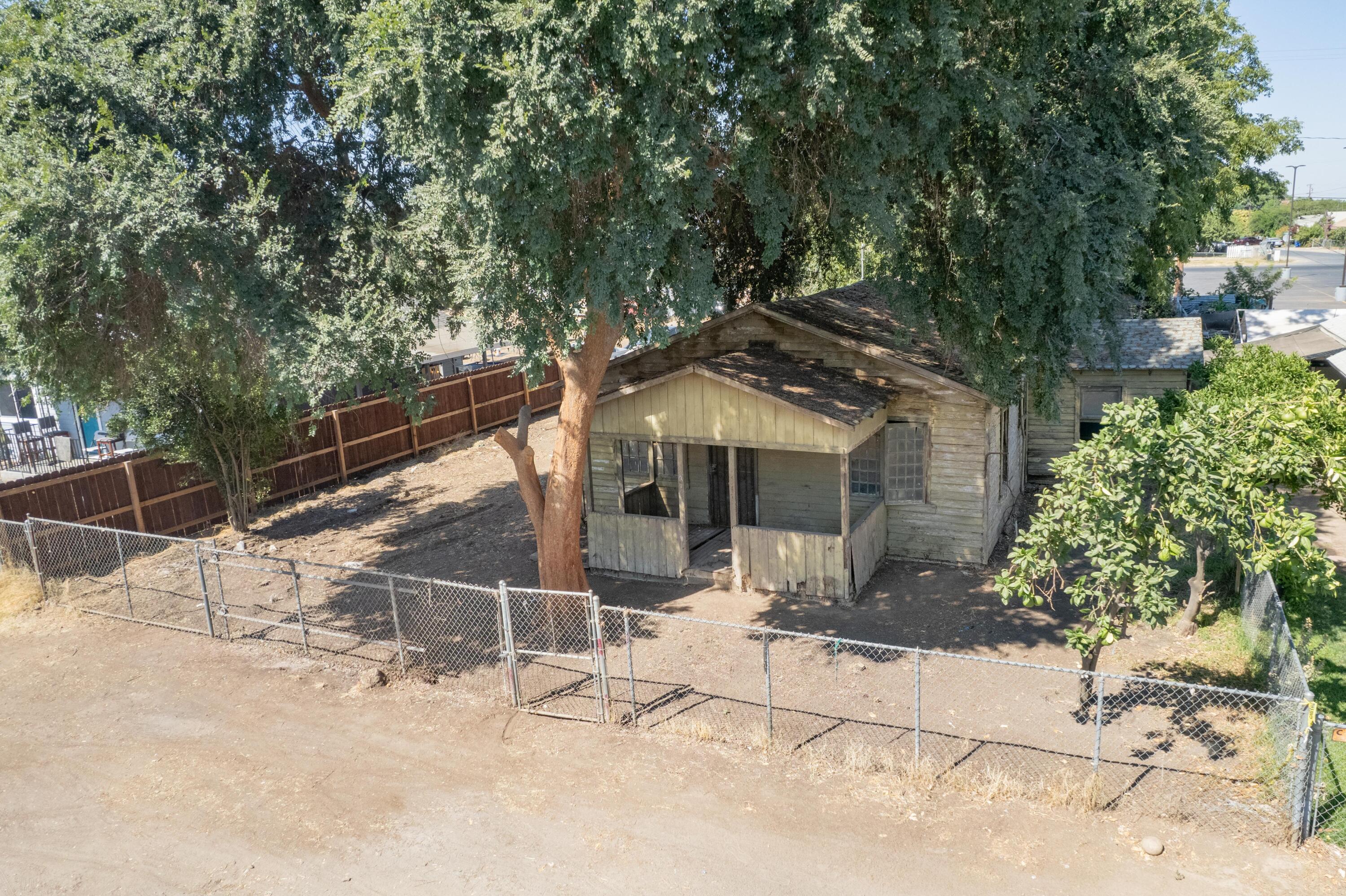 817 Olive Road Earlimart, CA 93219 - Photo 19 of 21 18