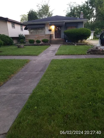 a view of a backyard with a garden and plants