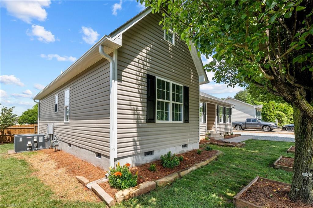 800 Linens Street Graham, NC 27253 - Photo 35 of 41 side yard