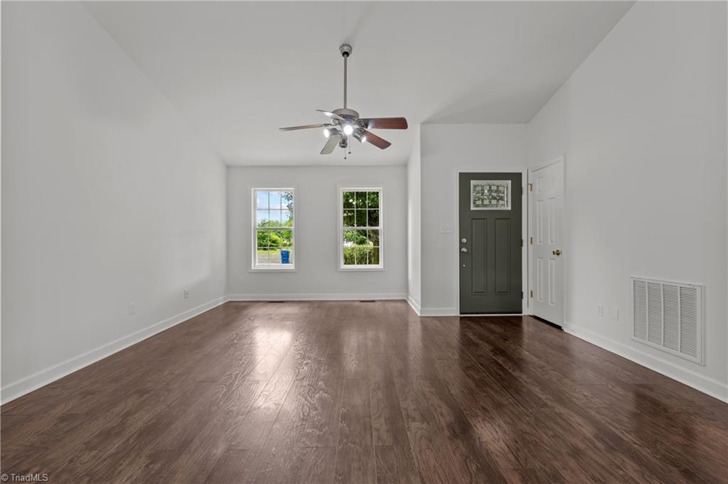 800 Linens Street Graham, NC 27253 - Photo 6 of 41 Living Room
